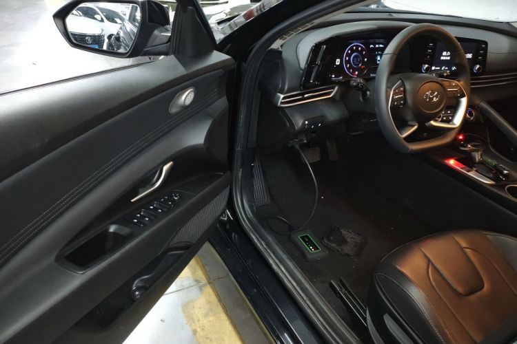 现代 伊兰特 2022款 1.5L CVT GLX精英版中控内饰20