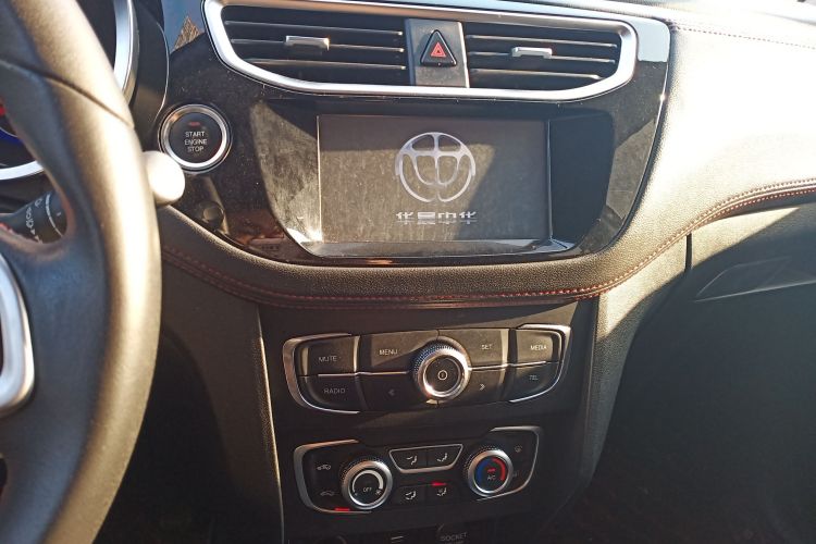 中华V3 2016款 1.5T 自动旗舰型中控内饰16