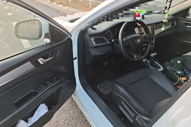 奔腾B30 2016款 1.6L 自动尊享型中控内饰20