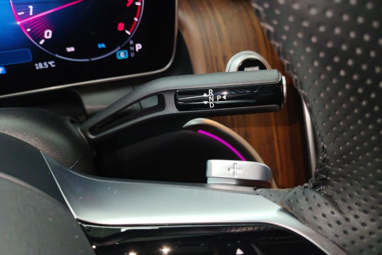 奔驰GLC 2025款 改款 GLC 300 L 4MATIC 动感型 5座中控内饰18