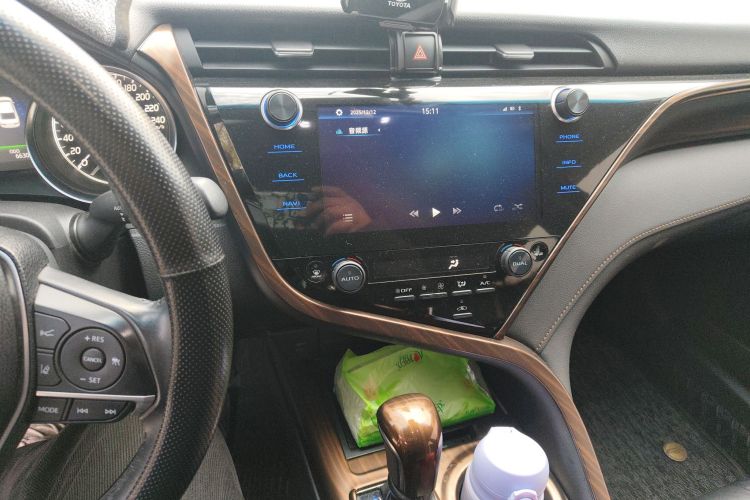 丰田 凯美瑞 2019款 双擎 2.5HQ 旗舰版 国VI中控内饰16