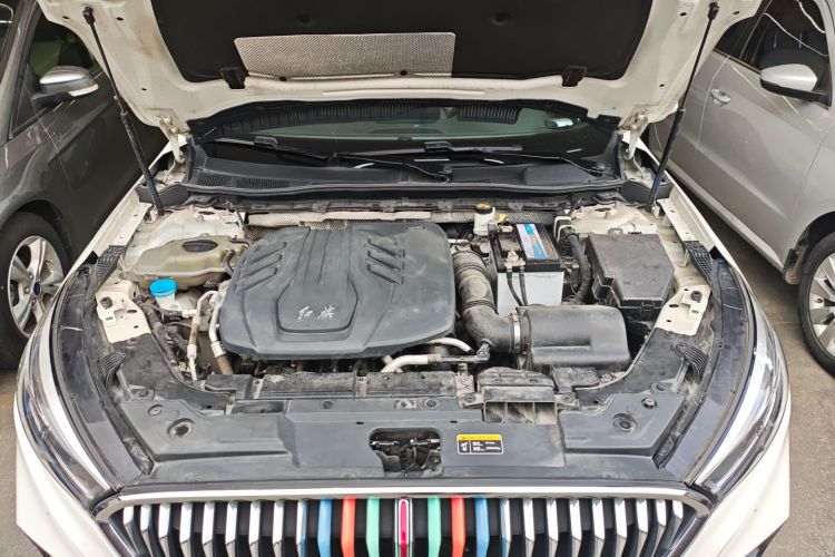 红旗H5 2022款 经典款 改款 1.5T DCT旗韵版机舱底盘24