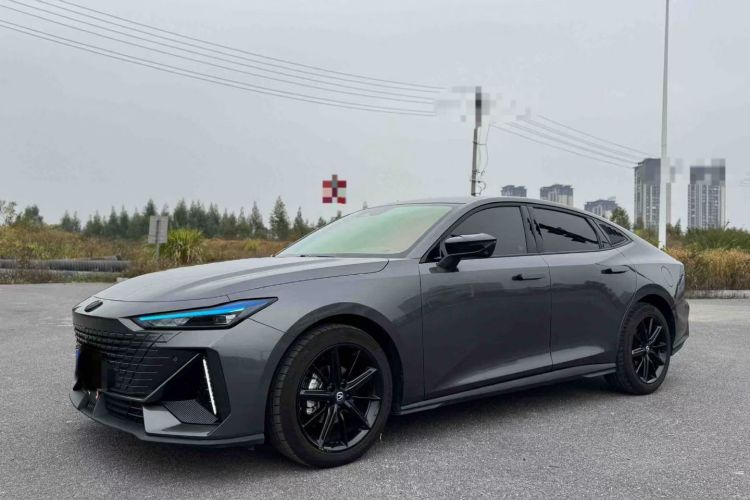 长安UNI-V 2025款 1.5T 500Bar高能版车身外观1