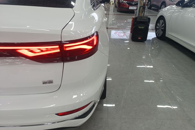 吉利汽车 帝豪 2022款 第4代 1.5L CVT尊贵型车身外观9