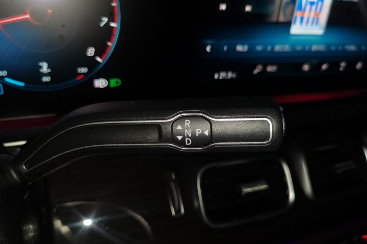 奔驰GLE 2022款 GLE 350 4MATIC 时尚型中控内饰18