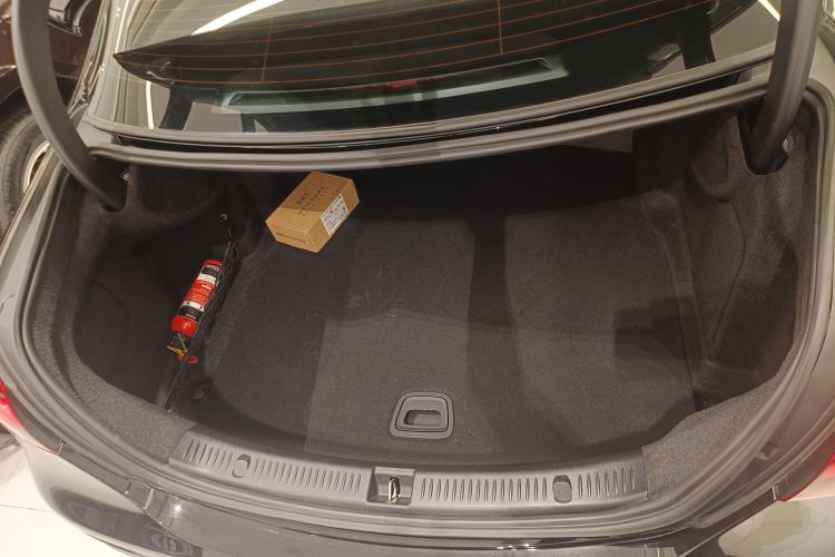 奔驰E级 2023款 改款 E 300 L 运动豪华型机舱底盘23