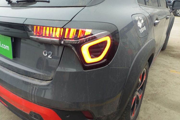 领克02 2020款 1.5T DCT两驱耀Pro版车身外观9