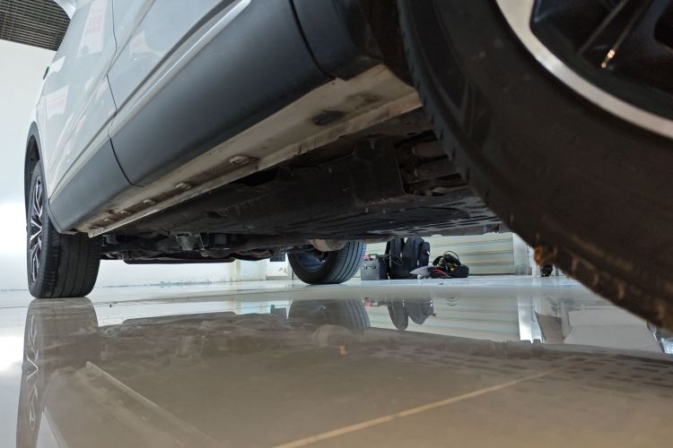 荣威RX5 eMAX 2020款 500PHEV 4G互联豪华版机舱底盘30