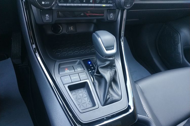 丰田 威兰达 2024款 2.0L CVT两驱都市版中控内饰18