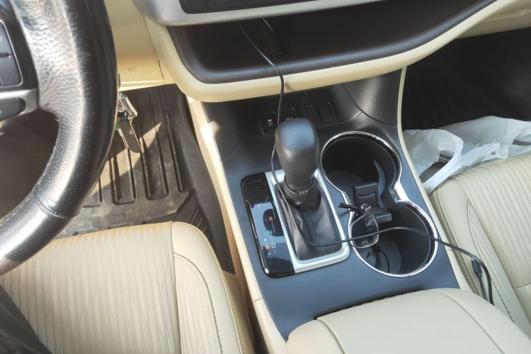 丰田 汉兰达 2018款 2.0T 两驱精英版 5座 国VI中控内饰18