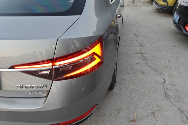 斯柯达 速派 2019款 TSI280 DSG舒适版车身外观9