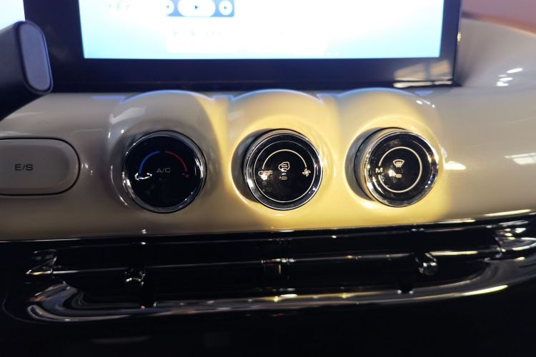 五菱汽车 五菱缤果 2023款 333km 灵犀互联款中控内饰16