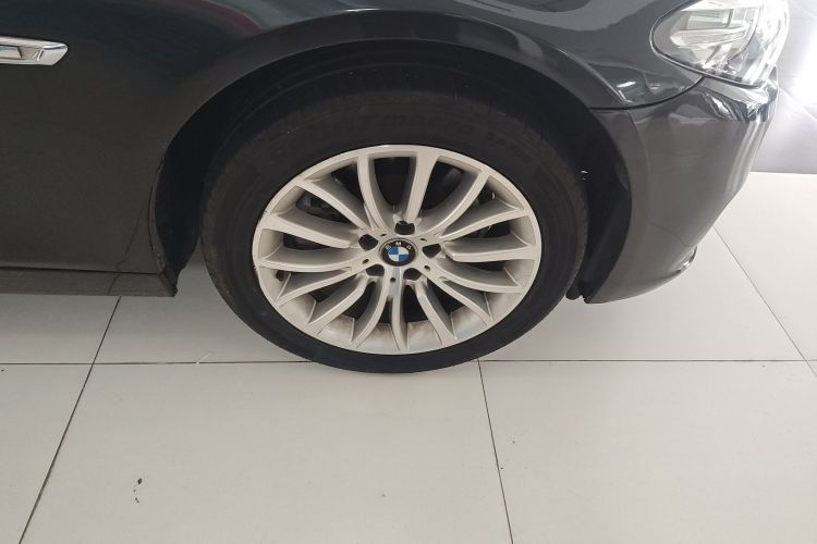 宝马5系 2014款 525Li 豪华设计套装车身外观10