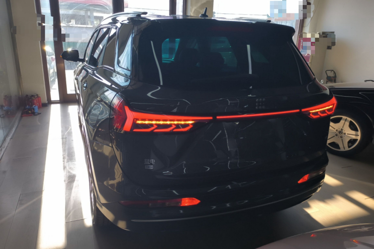 蓝电E5 2024款 荣耀版 100KM臻享型 7座车身外观6004