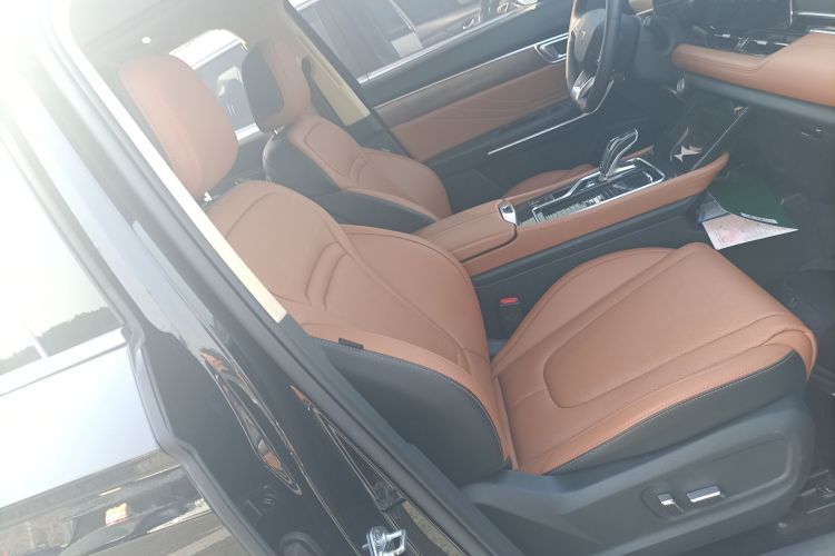 奔腾T99 2023款 2.0T 自动尊享型（6AT）局部细节41