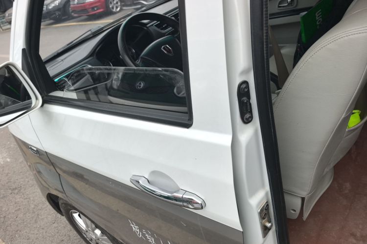 金杯 新海狮X30L 2021款 1.5L商务中央空调版客车国VI SWC15M车身外观4