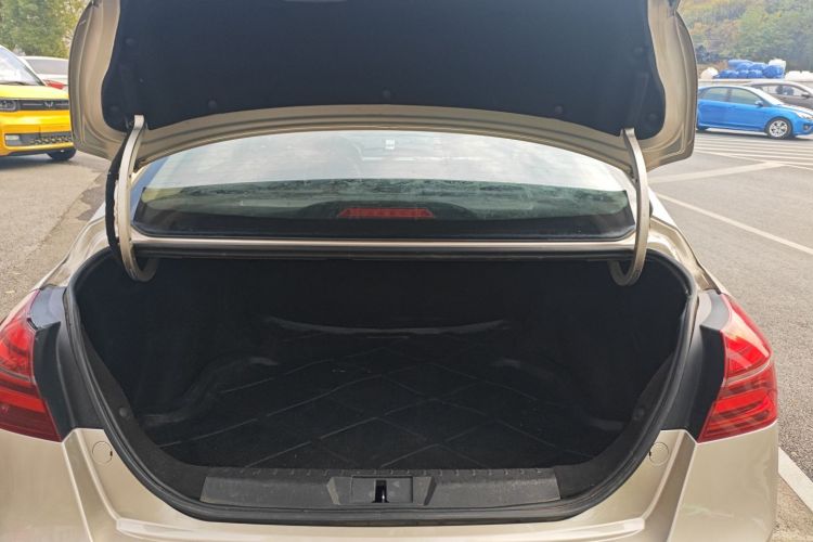 吉利汽车 帝豪 2018款 1.5L CVT向上互联版机舱底盘23