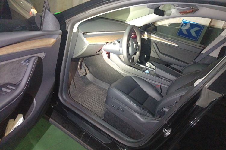 特斯拉 Model Y 2022款 后轮驱动版中控内饰20