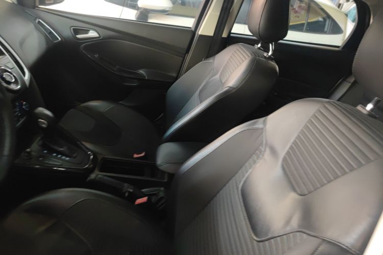 福特 福克斯 2015款 两厢 EcoBoost 125 自动超能风尚型中控内饰19