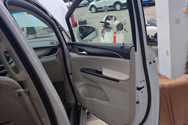 别克GL8 2022款 ES陆尊 653T 舒适型中控内饰7005