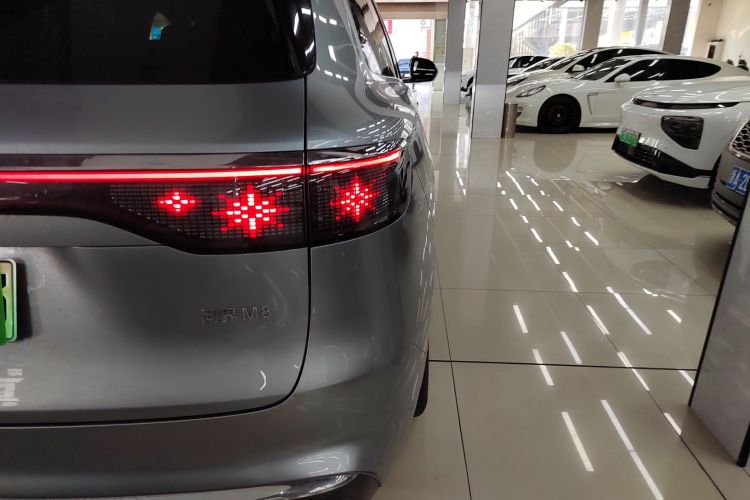 鸿蒙智行 问界M8 2025款 增程 Max+版 53.4kWh 5座版车身外观9