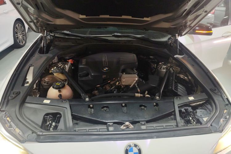 宝马5系 2014款 520Li 典雅型机舱底盘24