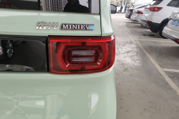 五菱汽车 宏光MINIEV 2021款 马卡龙臻享款 磷酸铁锂车身外观6006