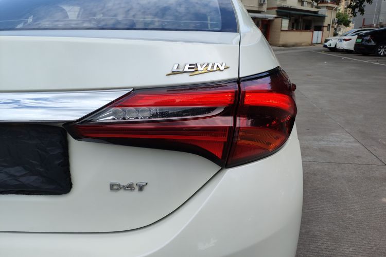 丰田 雷凌 2017款 改款 185T CVT精英版 国VI车身外观9