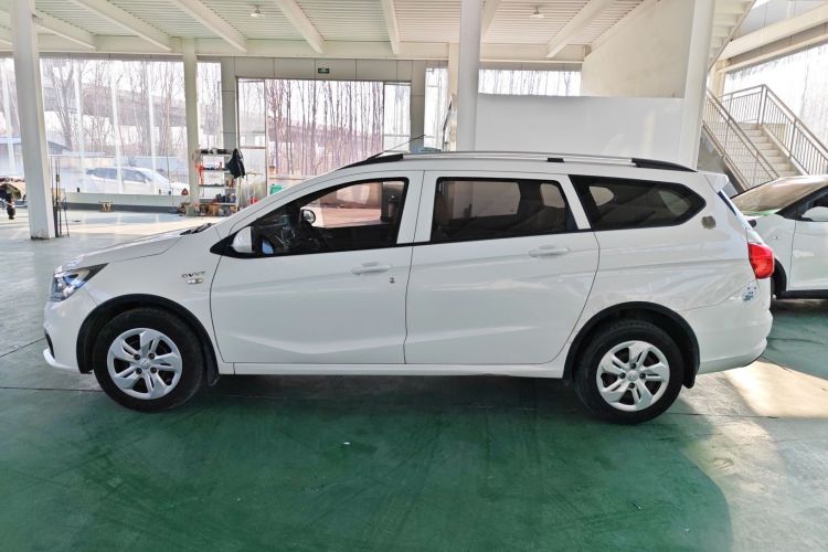 宝骏310W 2017款 1.5L 手动舒适型 国VI车身外观4