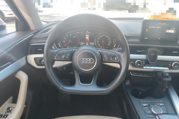 奥迪A4L 2018款 30周年年型 45 TFSI quattro 个性运动版局部细节13