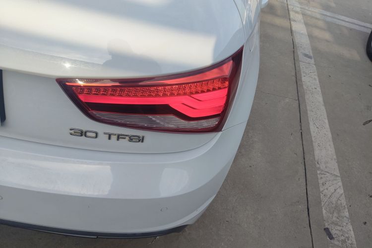 奥迪A1 2016款 30 TFSI Sportback S Line运动版车身外观9