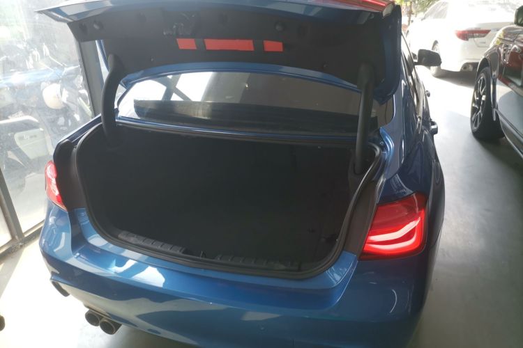 宝马3系 2018款 320Li 领先型M运动套装机舱底盘23