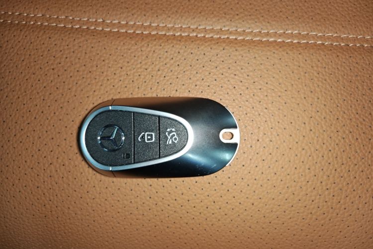 奔驰GLC 2023款 改款 GLC 260 L 4MATIC 豪华型 7座中控内饰11