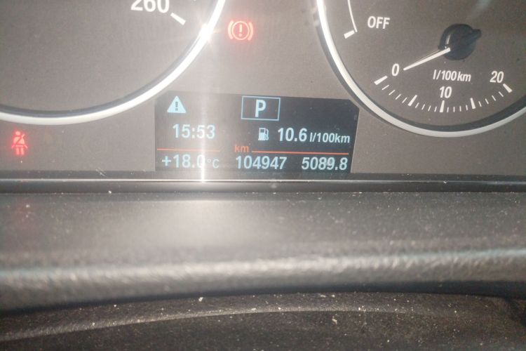 宝马3系 2017款 318i 时尚型中控内饰15