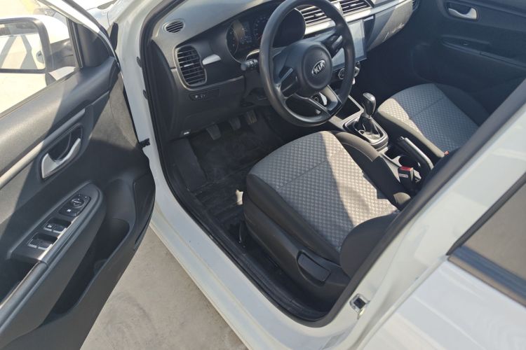 起亚K2 2017款 三厢 1.4L MT GLS中控内饰20