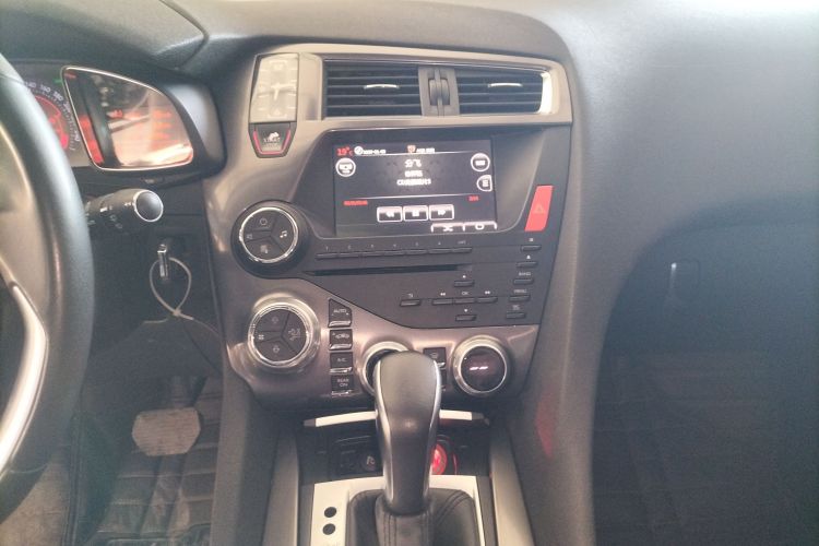 DS 5 2015款 1.6T 雅致版THP160局部细节16