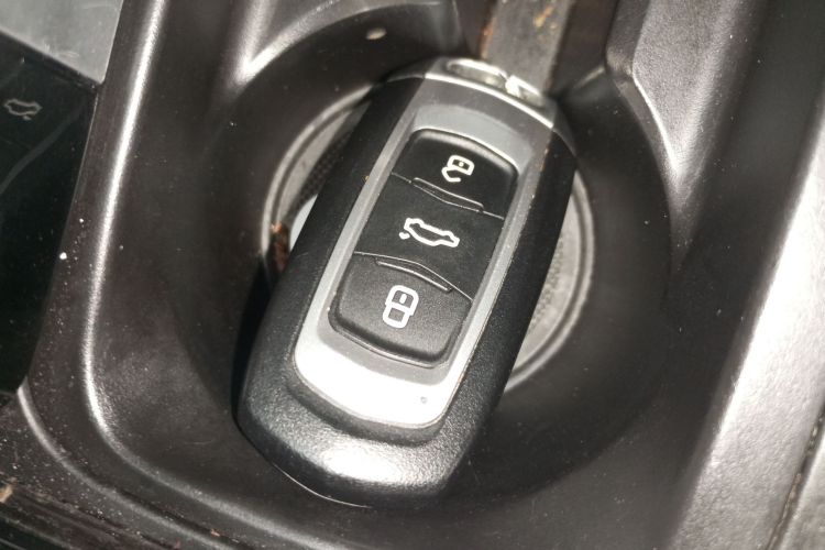 吉利汽车 博瑞 2015款 1.8T 尊贵型中控内饰7001