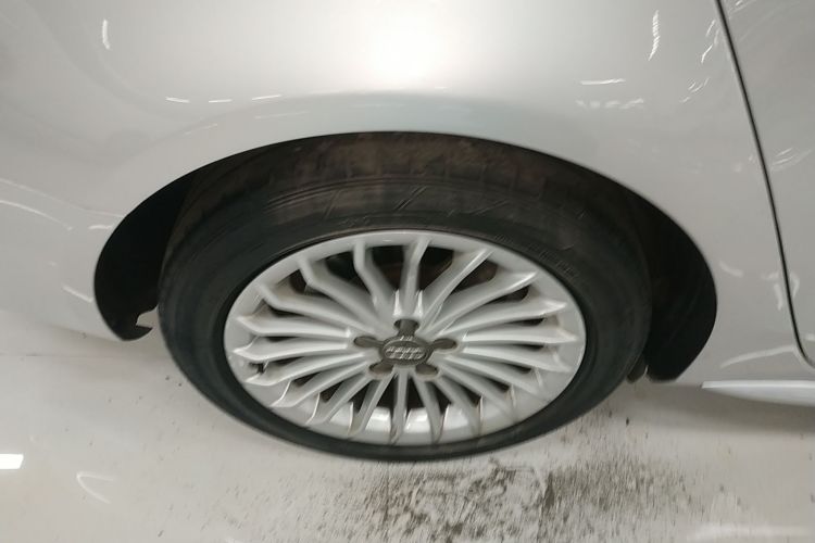 奥迪A4L 2015款 35 TFSI 自动舒适型车身外观6002