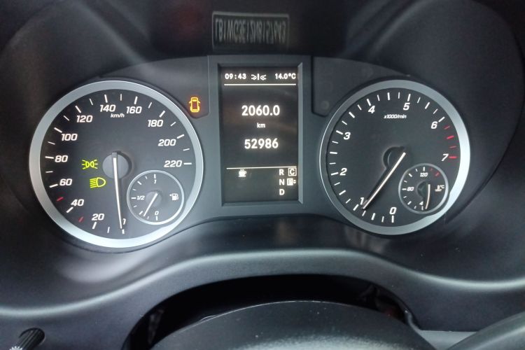 奔驰 威霆 2021款 2.0T 商务版 7座中控内饰14