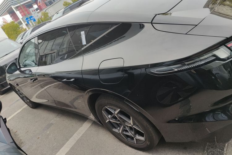 领克10 EM-P 2025款 120四驱Ultra车身外观6003