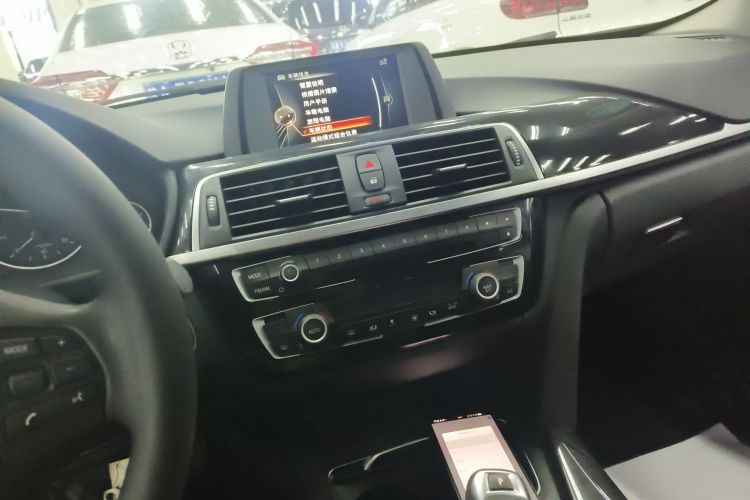 宝马3系 2017款 318i 时尚型局部细节16