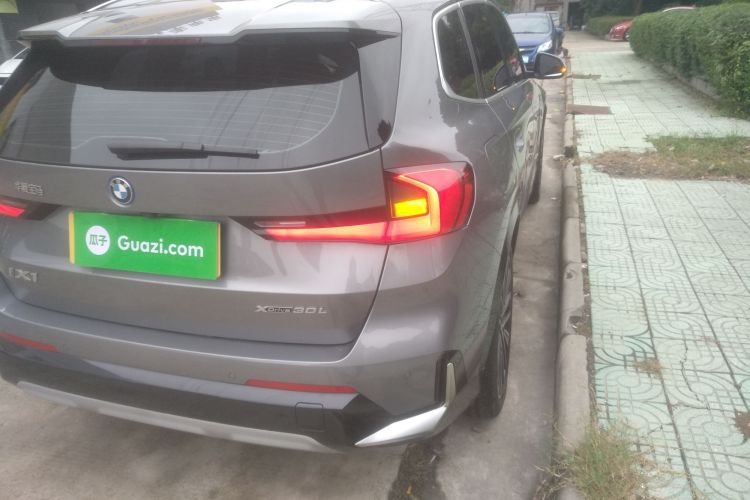 宝马iX1 2023款 xDrive30L X设计套装车身外观9