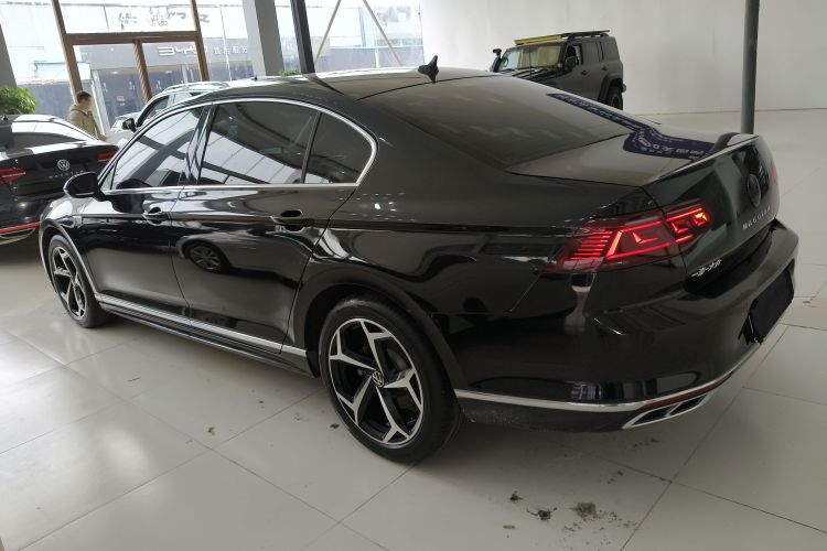 大众 迈腾 2023款 200万辆纪念版 330TSI DSG领先型车身外观6003