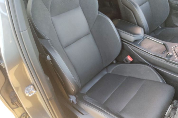 领克01 2021款 2.0TD 四驱劲Halo中控内饰41