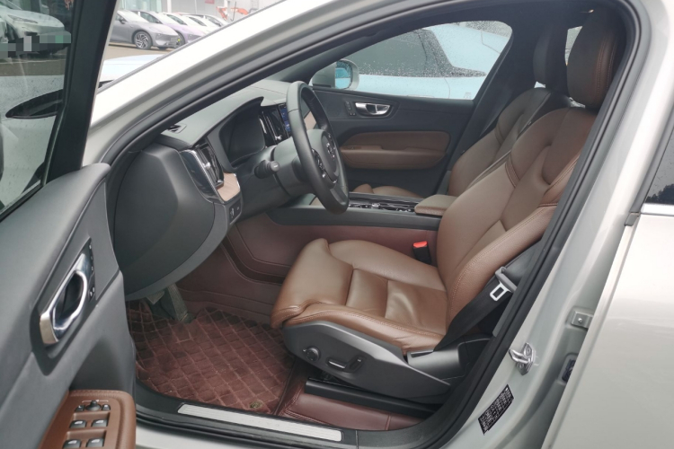 沃尔沃XC60 2022款 B5 四驱智远豪华版中控内饰20