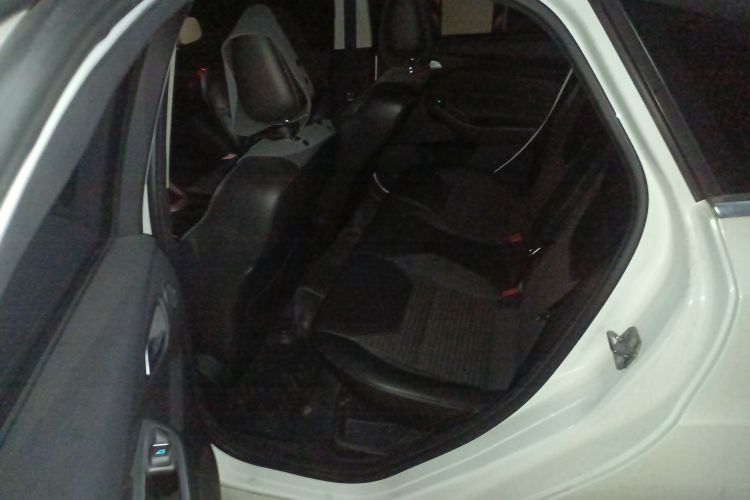 福特 福克斯 2018款 两厢经典 EcoBoost 180 自动运动型中控内饰21