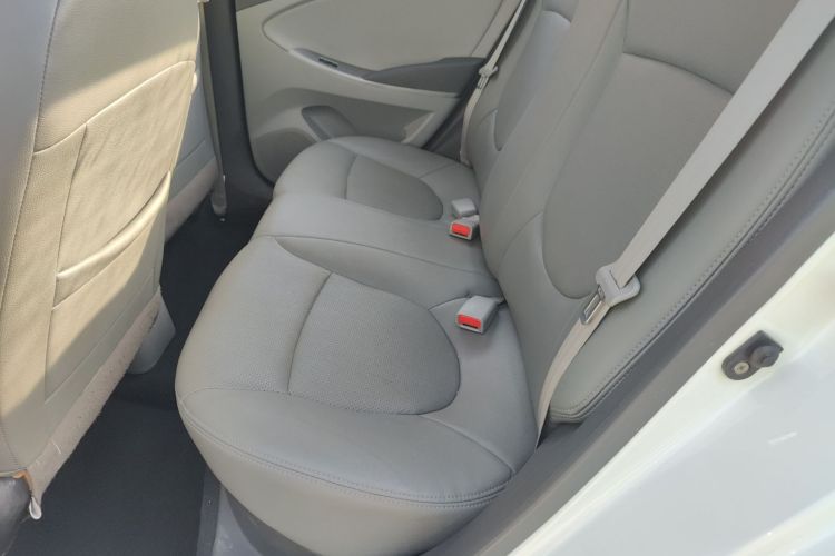 现代 瑞纳 2014款 1.4L 手动智能型GLS中控内饰21