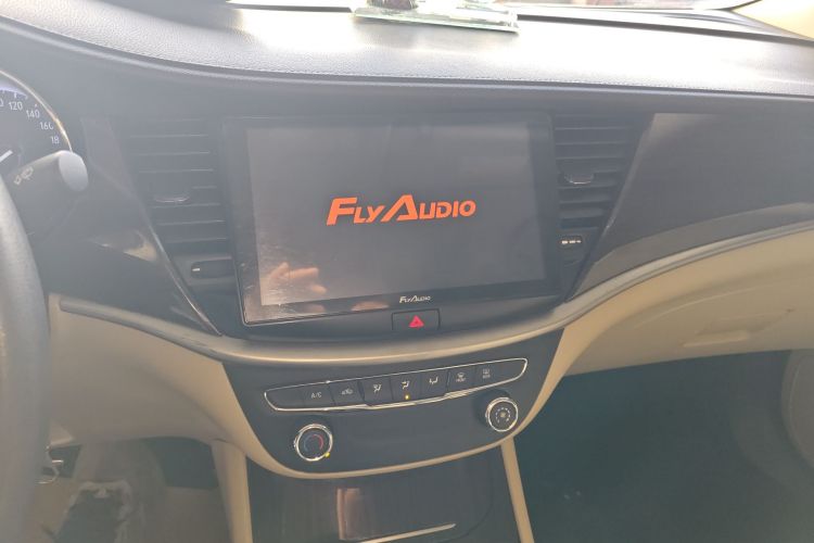 别克 威朗 2019款 三厢 15S 自动进取型中控内饰16