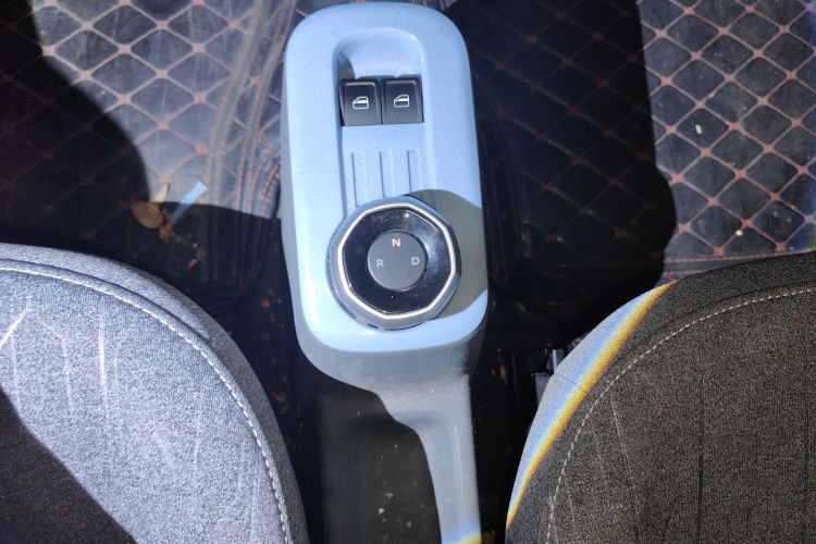 吉利银河 2023款 熊猫mini 200km 耐力熊中控内饰18