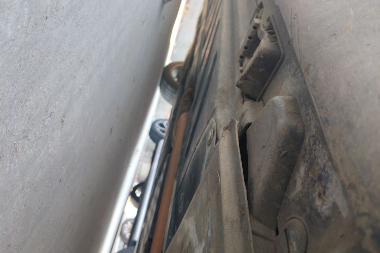 奔驰E级 2019款 改款 E 300 L 时尚型局部细节9001